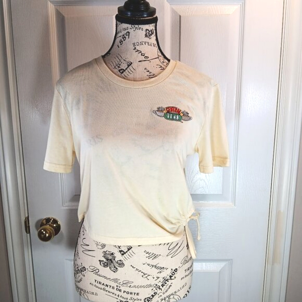 FRIENDS Central Perk Cropped Graphic Tee Side-Tie Light Yellow T-Shirt Size M
